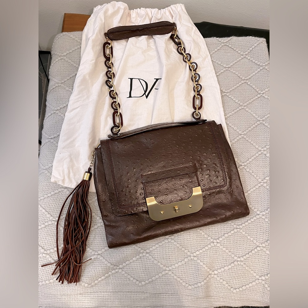 DVF Harper Leather Daybag in burgundy